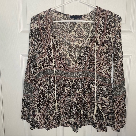 American Eagle Paisley Bohemian V Neck 3/4 Length Sleeve Top Extra Small - Picture 1 of 6